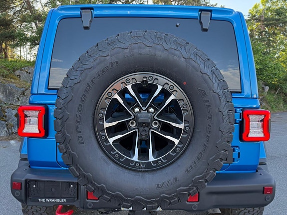 Jeep Wrangler Unlimited 8 of 19