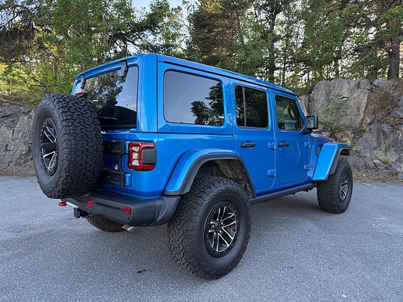 Jeep Wrangler Unlimited 3 of 5