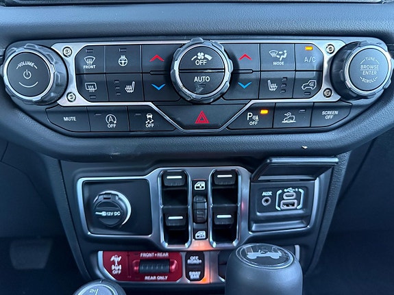 Jeep Wrangler Unlimited 15 of 19