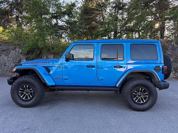Jeep Wrangler Unlimited 2 of 5