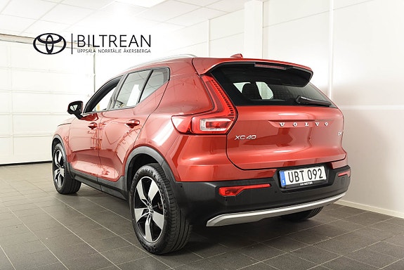 Volvo XC40 2 of 5