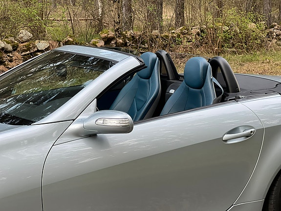 Mercedes-Benz SLK350 4 of 5