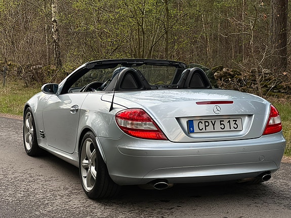 Mercedes-Benz SLK350 3 of 5
