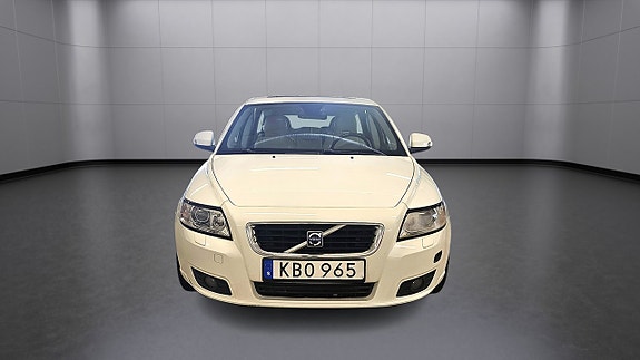 Volvo V50 2 of 11