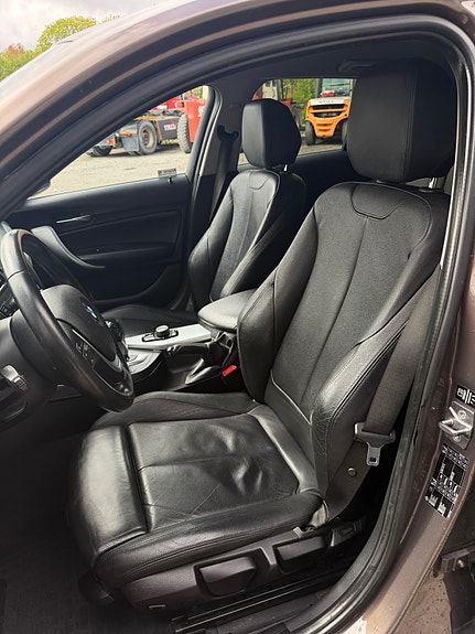 BMW 118d 4 of 5