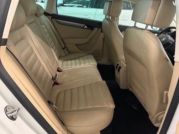 Volkswagen Passat 20 of 23