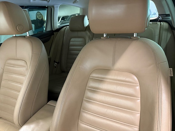 Volkswagen Passat 9 of 23