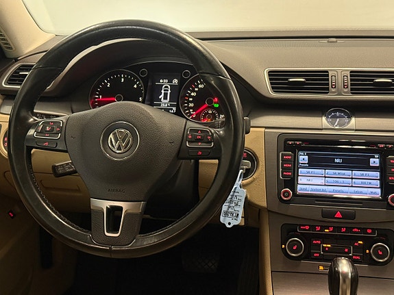 Volkswagen Passat 15 of 23