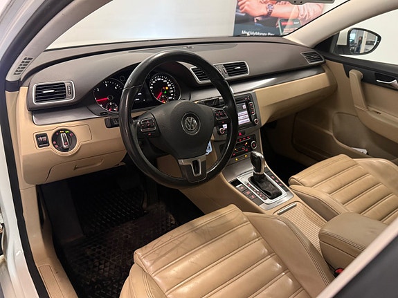 Volkswagen Passat 10 of 23
