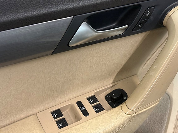 Volkswagen Passat 7 of 23