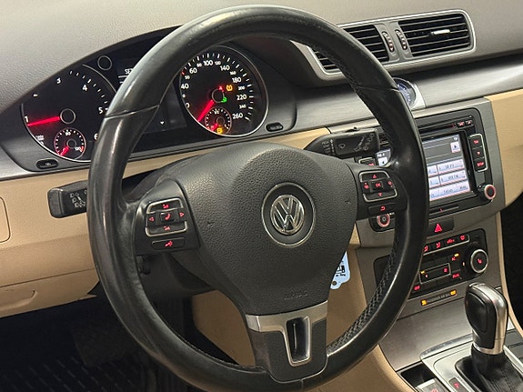 Volkswagen Passat 11 of 23