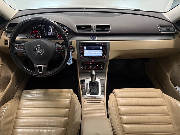Volkswagen Passat 14 of 23