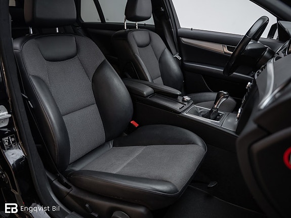 Mercedes-Benz C200 25 of 30