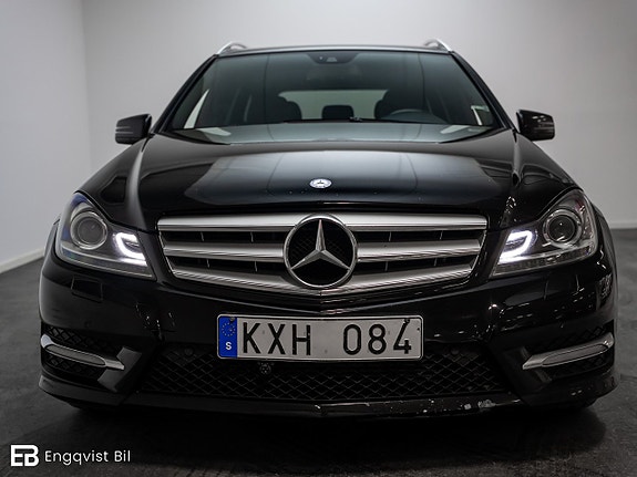 Mercedes-Benz C200 2 of 5