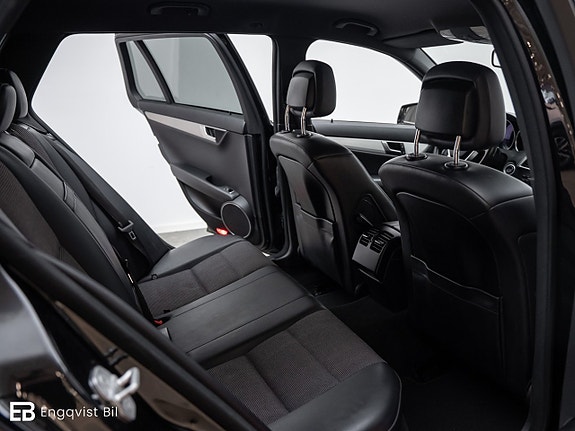 Mercedes-Benz C200 27 of 30