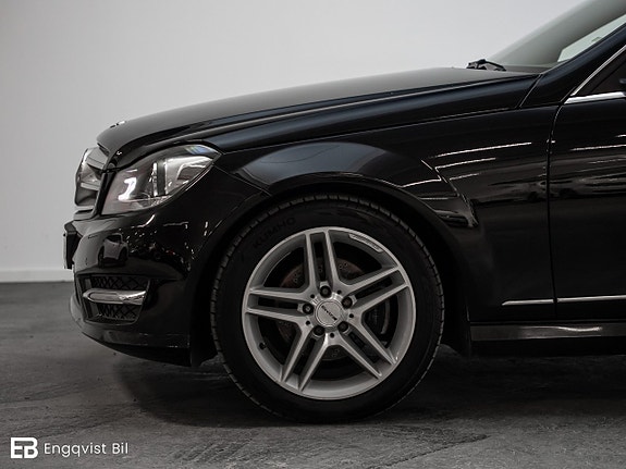 Mercedes-Benz C200 4 of 5