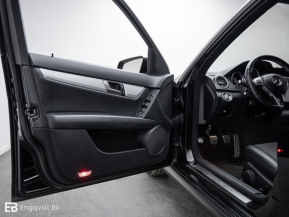 Mercedes-Benz C200 14 of 30