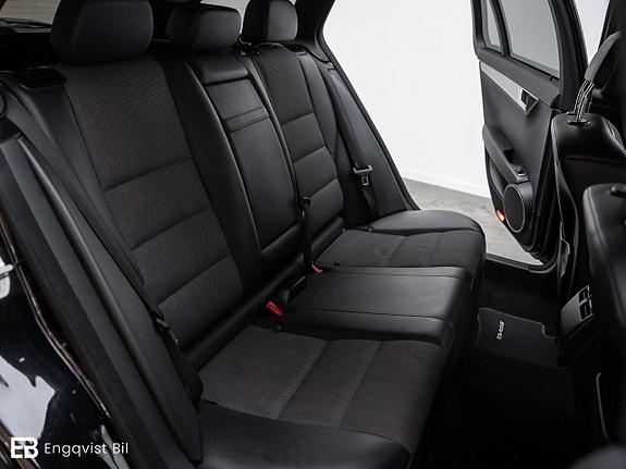 Mercedes-Benz C200 28 of 30