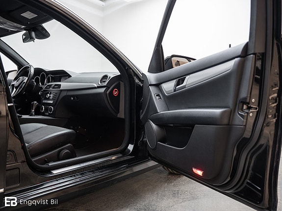 Mercedes-Benz C200 23 of 30