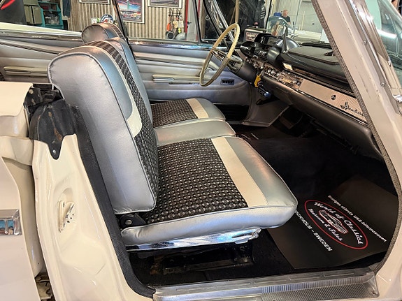 DeSoto Adventurer 19 of 22