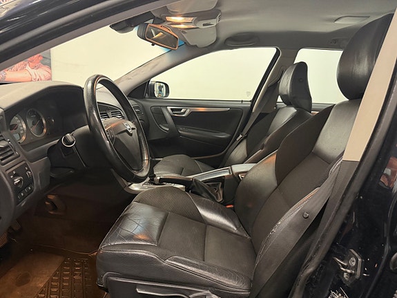 Volvo V70 10 of 27