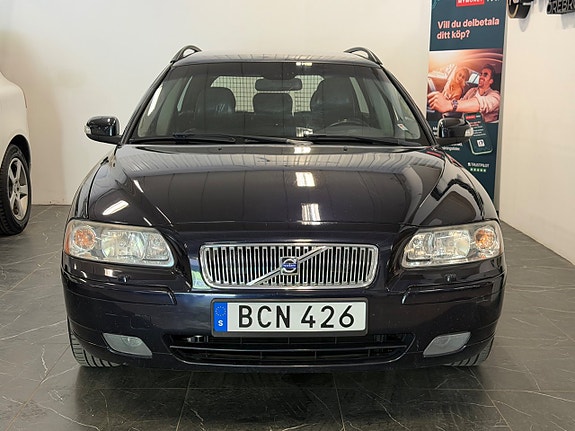 Volvo V70 2 of 27