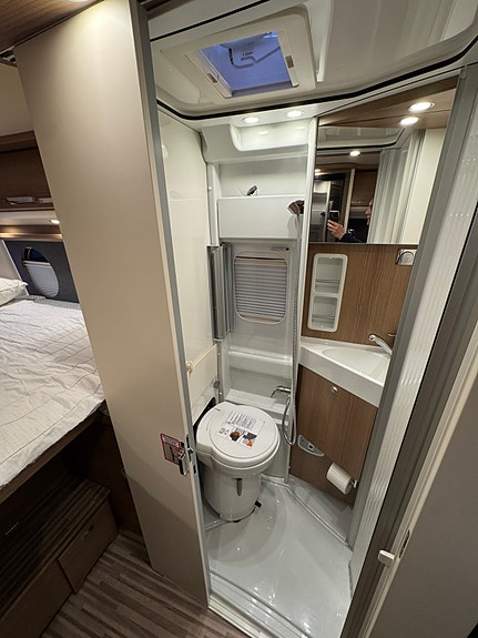 Malibu Carthago 640 LE GT skyview 6 of 14