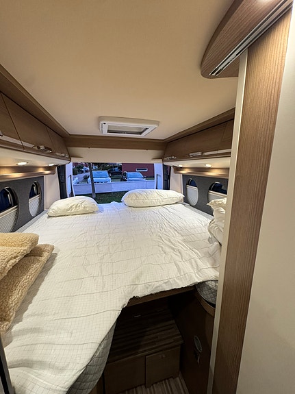 Malibu Carthago 640 LE GT skyview 10 of 14