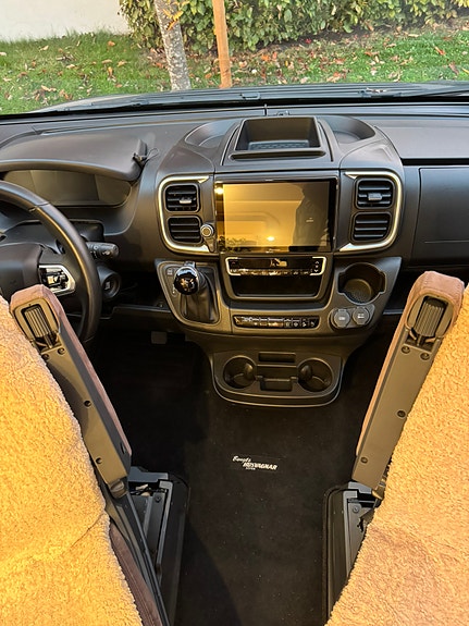Malibu Carthago 640 LE GT skyview 12 of 14