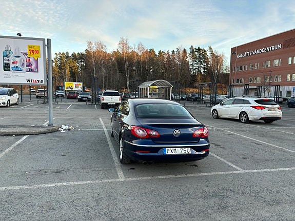 Volkswagen Passat CC 2 of 5