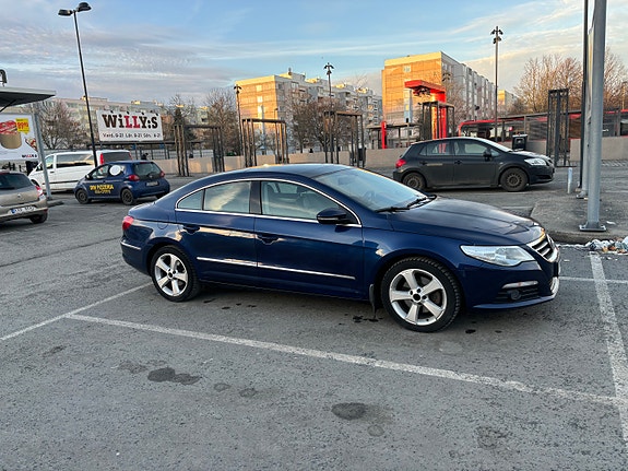 Volkswagen Passat CC 3 of 5