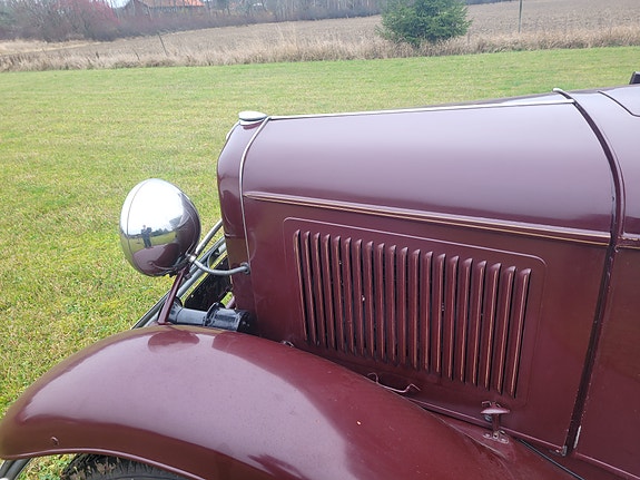 Ford Sedan V8 5 of 5