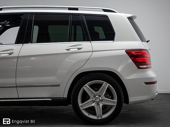 Mercedes-Benz GLK250 4 of 5