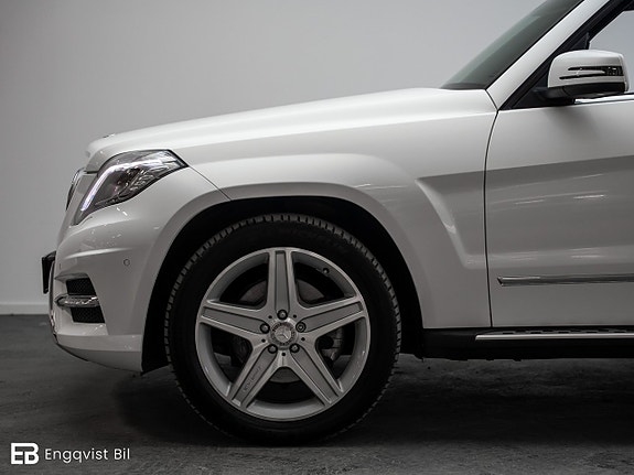 Mercedes-Benz GLK250 3 of 5
