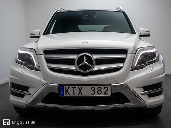 Mercedes-Benz GLK250 2 of 5