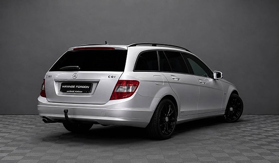 Mercedes-Benz C180 4 of 5