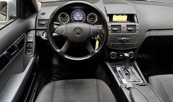 Mercedes-Benz C180 8 of 11