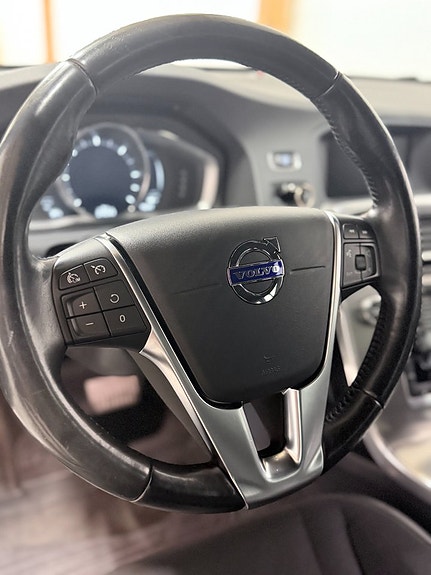Volvo V60 14 of 25