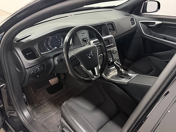 Volvo V60 9 of 25