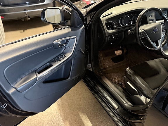 Volvo V60 8 of 25