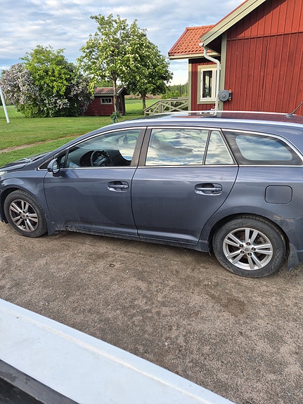 Toyota Avensis 4 of 5