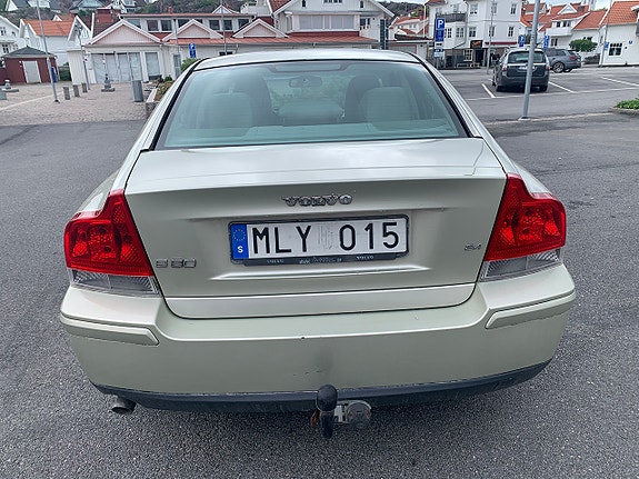 Volvo S60 4 of 5