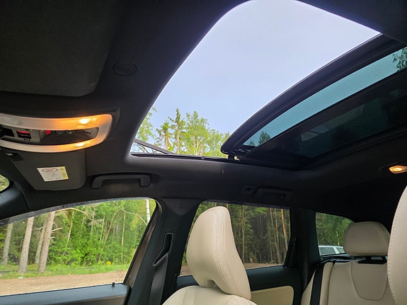 Volvo XC60 2 of 5