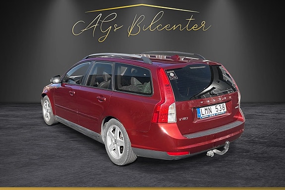 Volvo V50 3 of 5