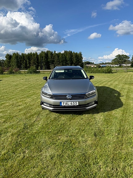 Volkswagen Passat 2 of 5