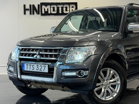 Mitsubishi Pajero 2 of 5
