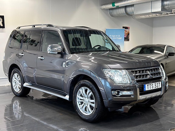 Mitsubishi Pajero 4 of 5