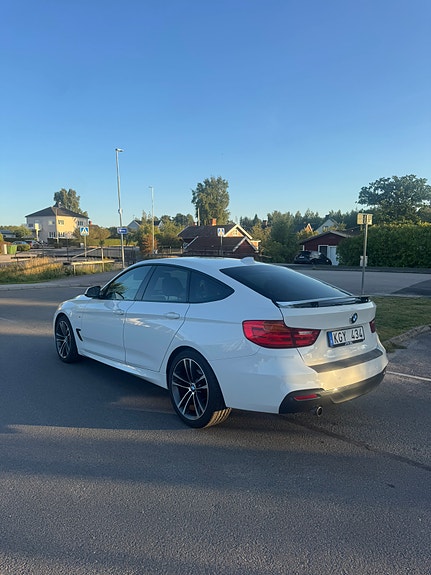 BMW 320d 2 of 4