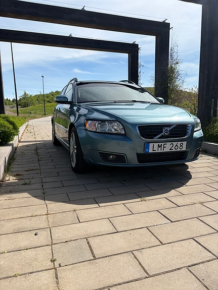 Volvo V50 2 of 5