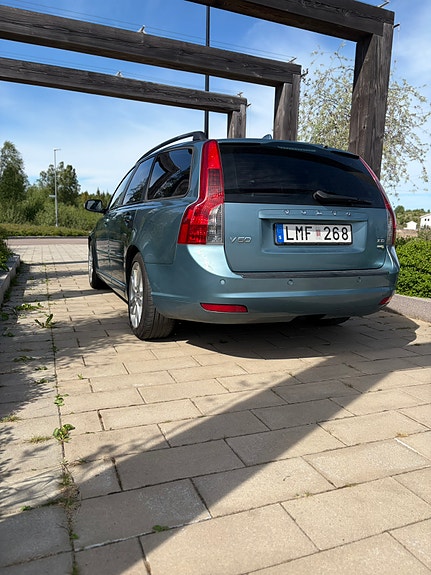 Volvo V50 3 of 5
